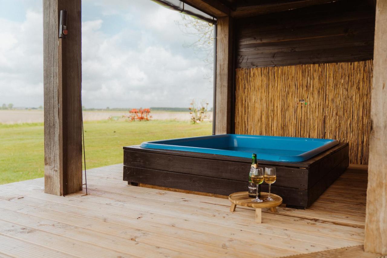 Вилла Tiny Farm House Met Hot Tub. Menaldum Экстерьер фото